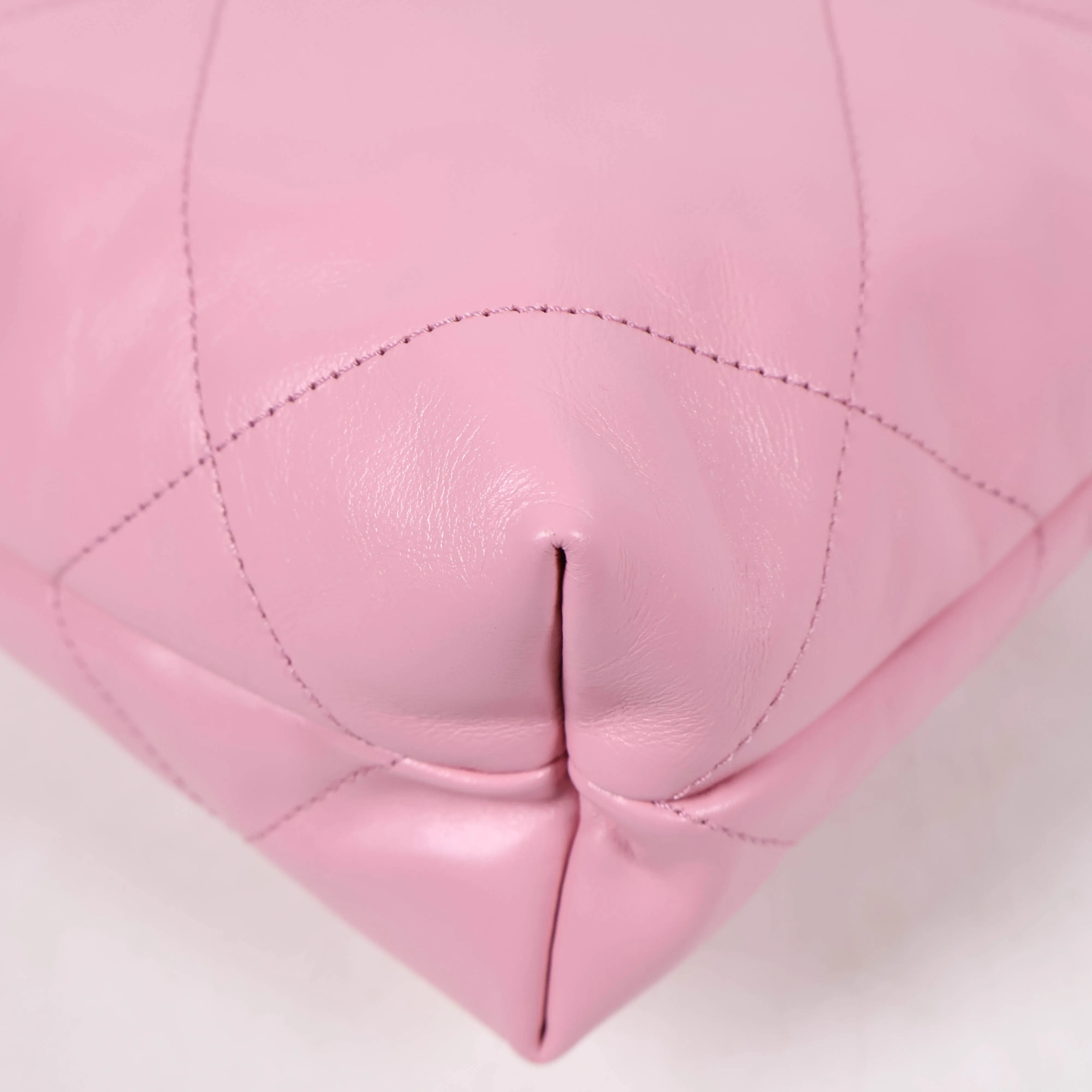 Chanel 22 Hobo Small Pink GHW