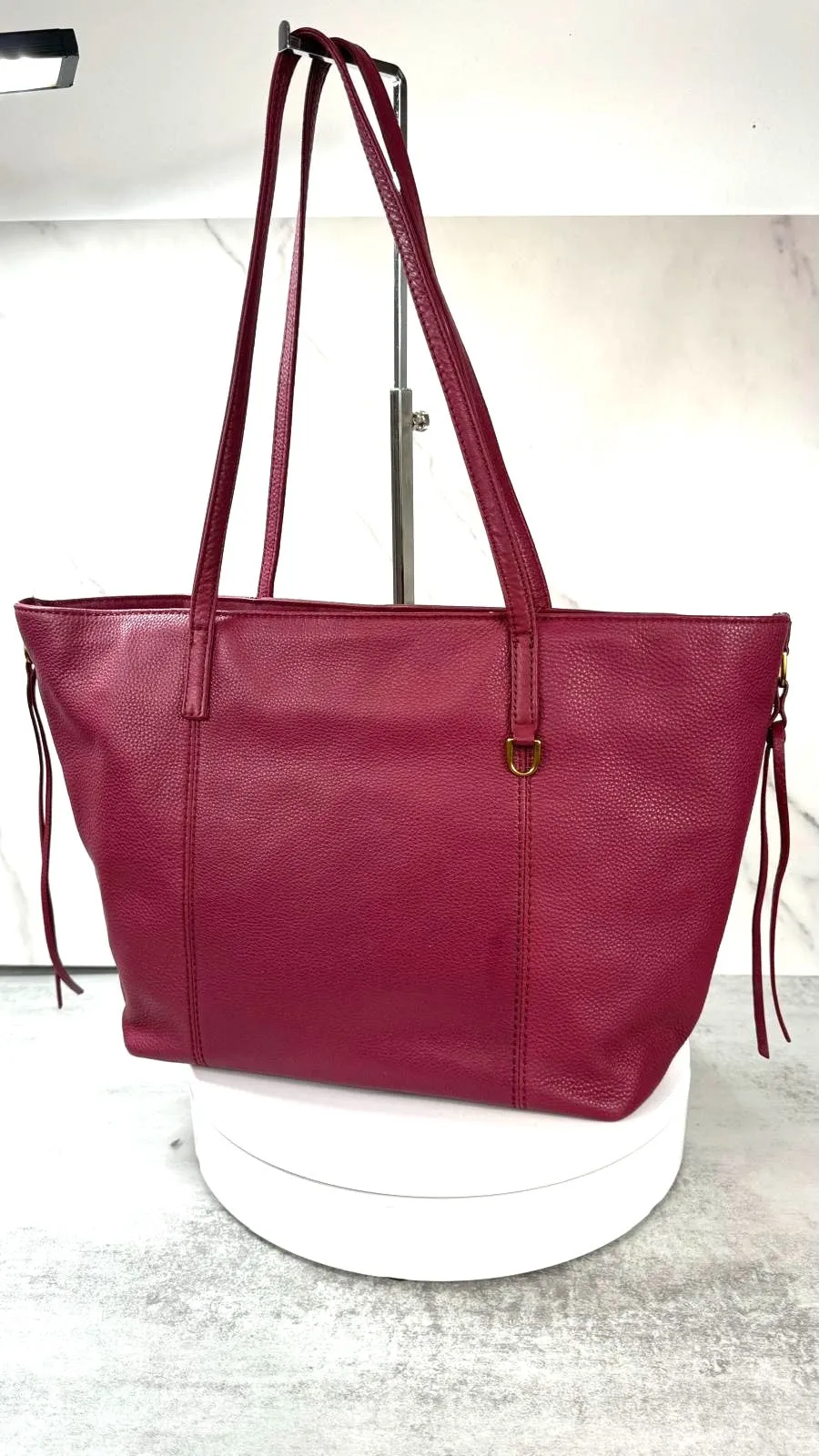 HOBO KINGSTON LEATHER TOTE BAG IN SANGRIA