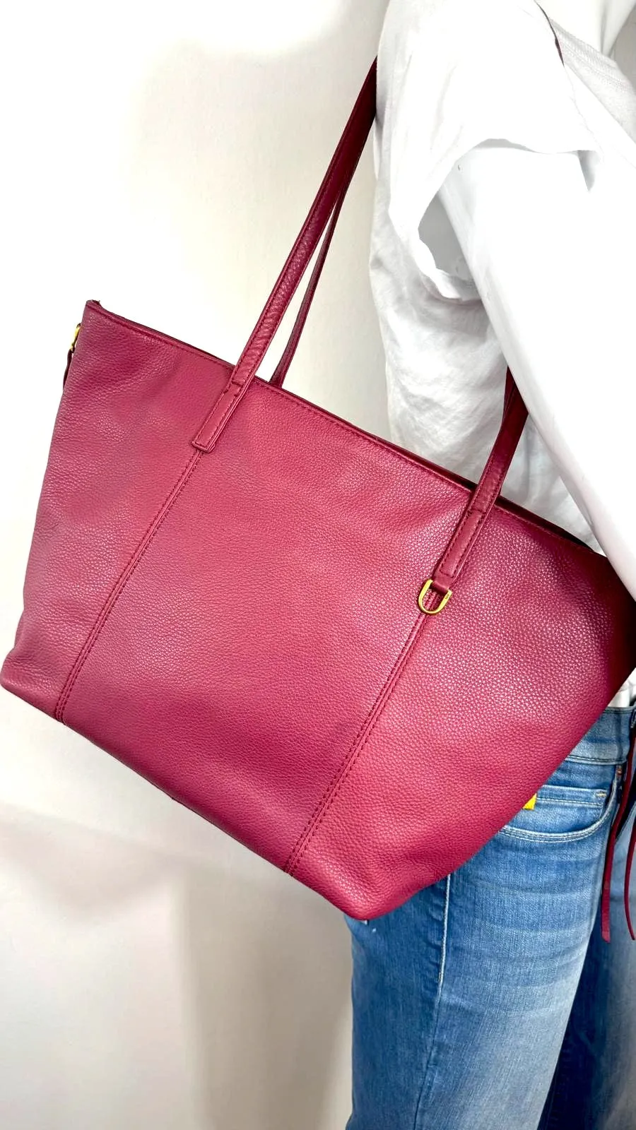 HOBO KINGSTON LEATHER TOTE BAG IN SANGRIA